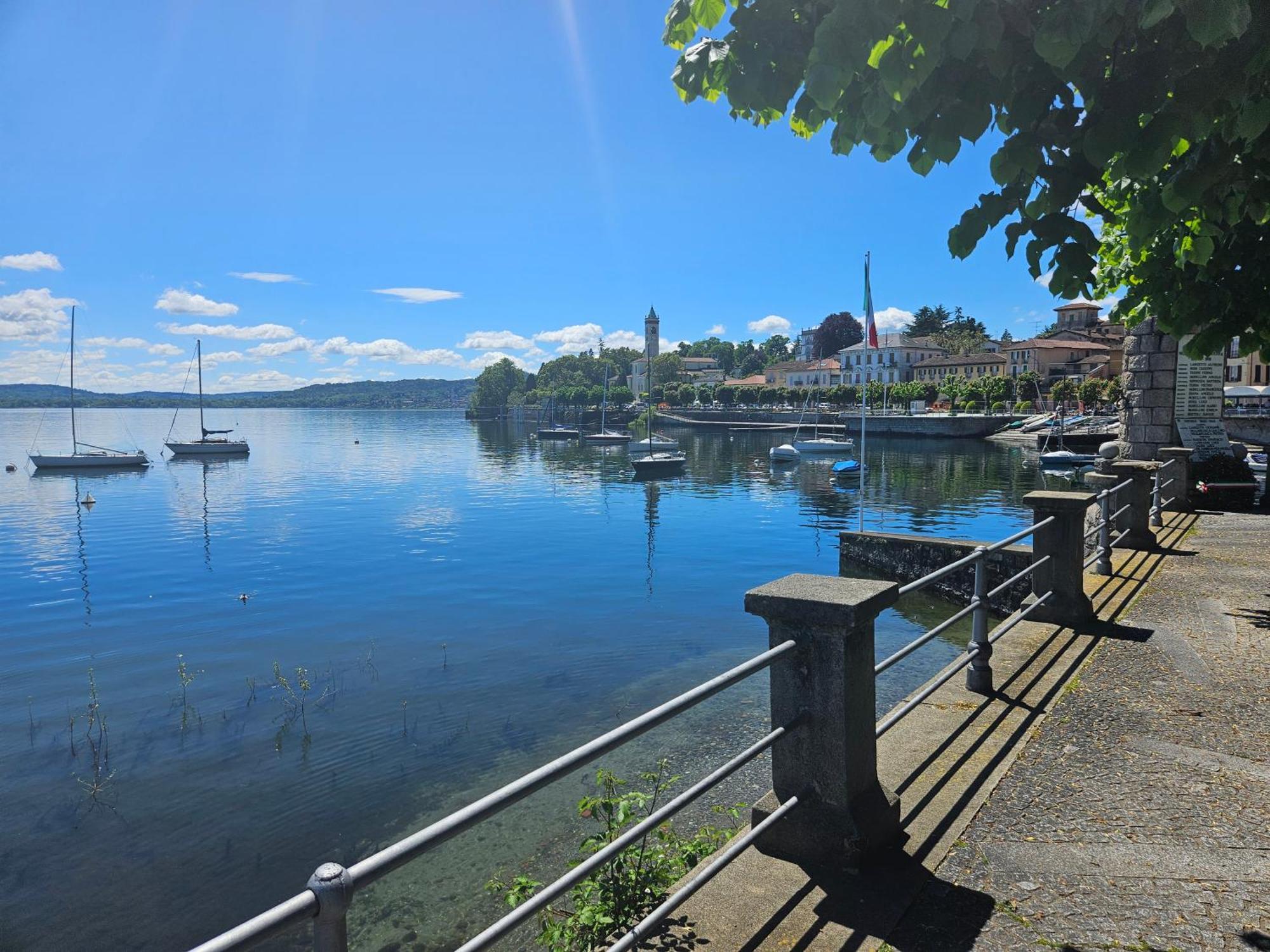 Lake View Meina Bagian luar foto