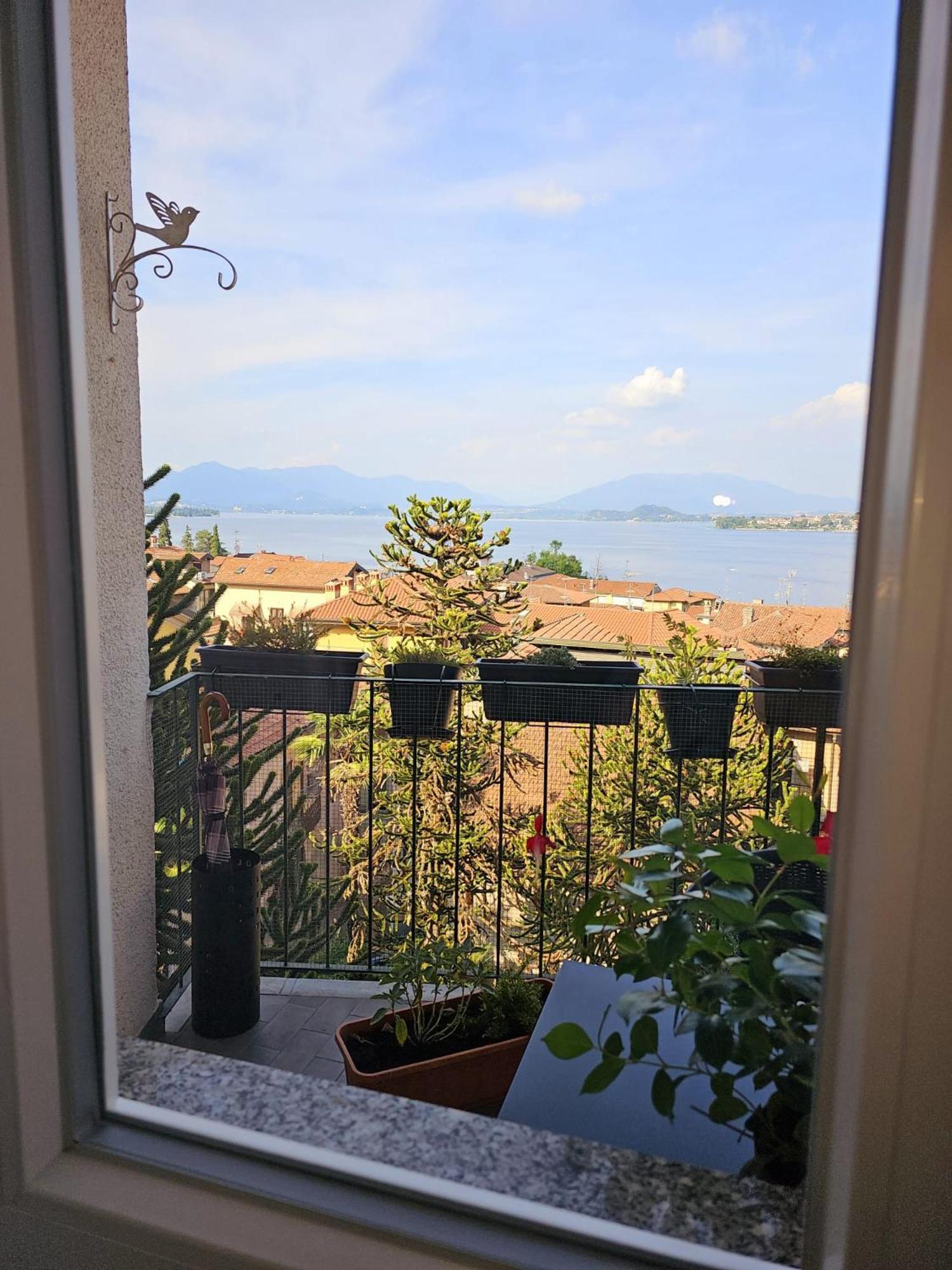 Lake View Meina Bagian luar foto