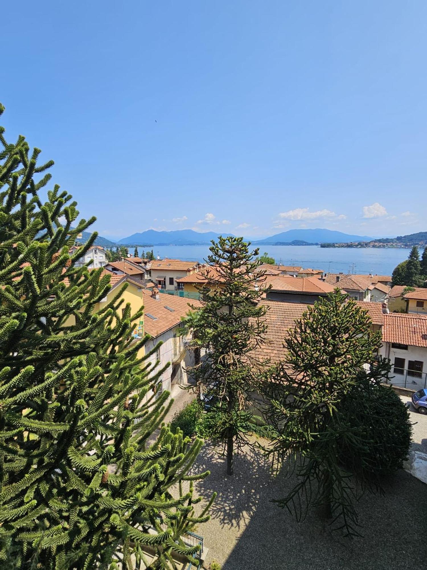 Lake View Meina Bagian luar foto