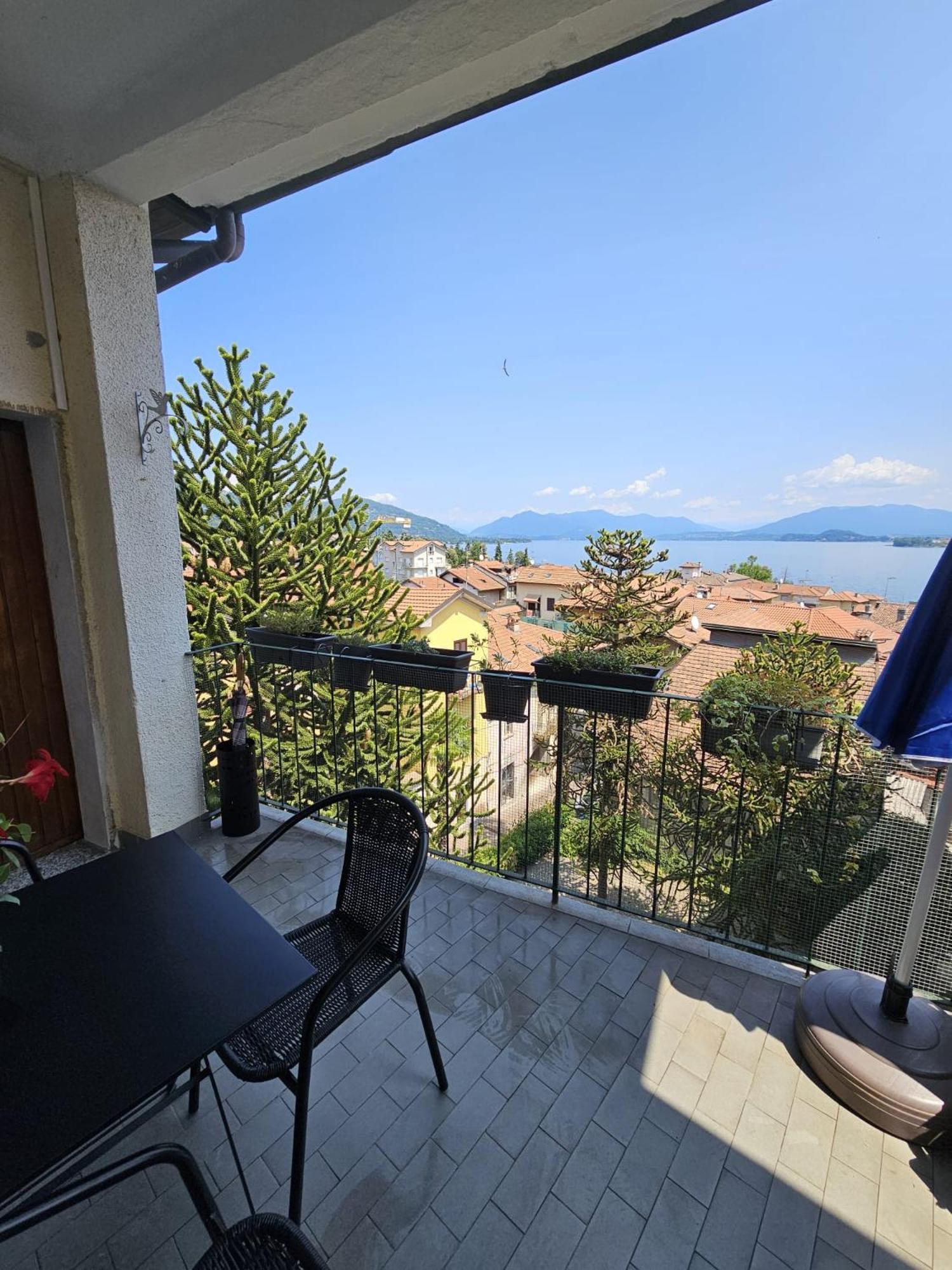 Lake View Meina Bagian luar foto