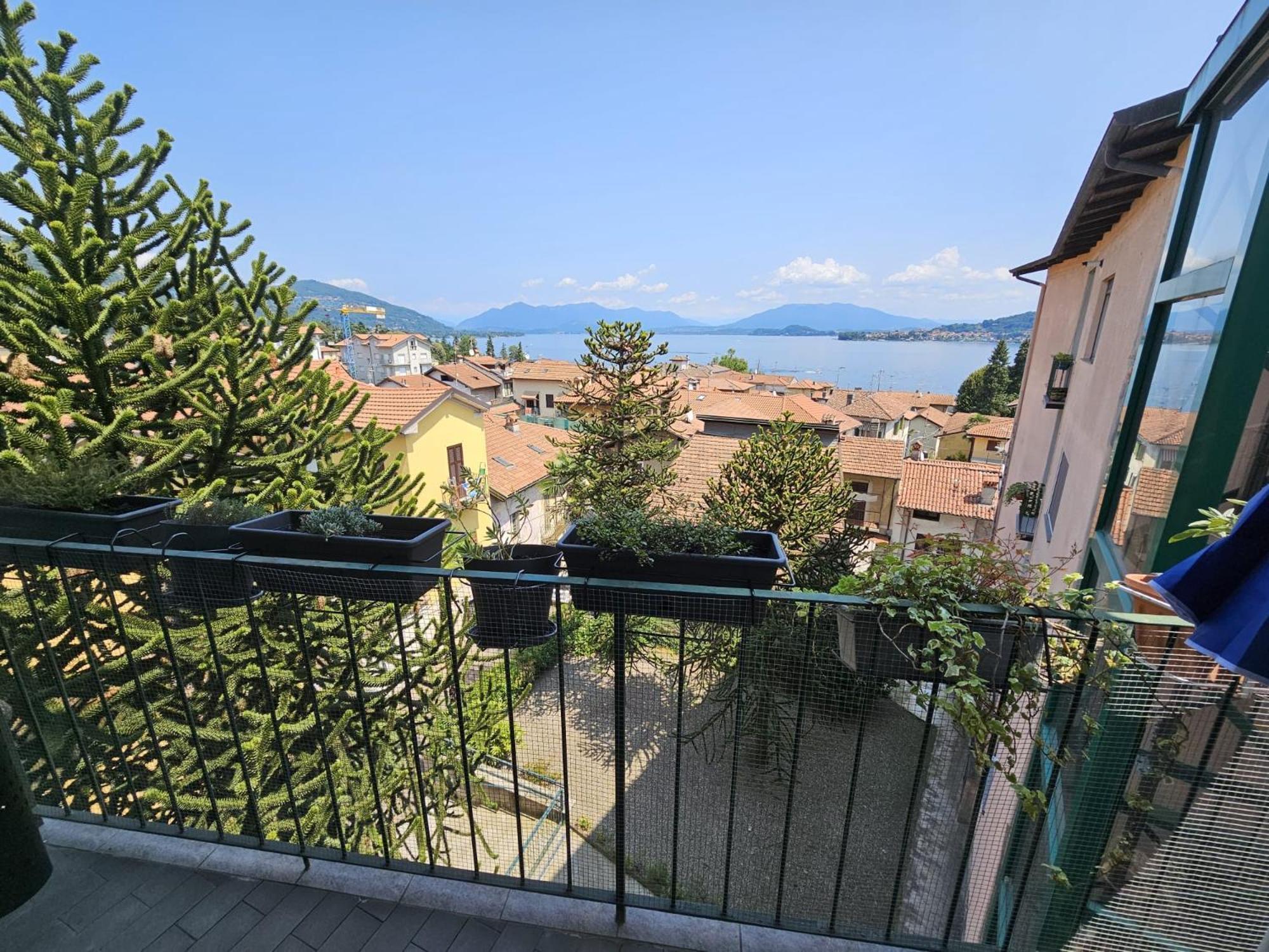 Lake View Meina Bagian luar foto